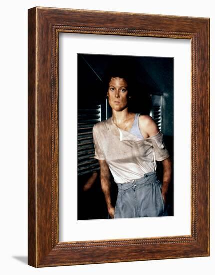 ALIENS, 1986 directed by JAMES CAMERON with Sigourney Weaver (photo)-null-Framed Photo