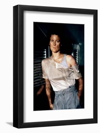 ALIENS, 1986 directed by JAMES CAMERON with Sigourney Weaver (photo)-null-Framed Photo