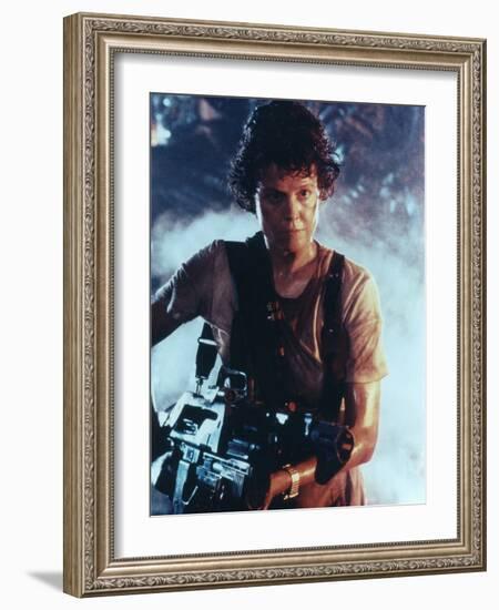 ALIENS, 1986 directed by JAMES CAMERON with Sigourney Weaver (photo)-null-Framed Photo