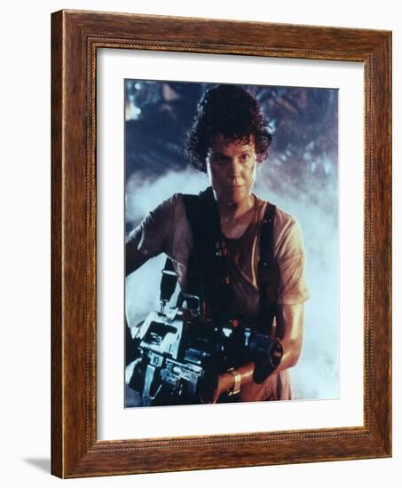 ALIENS, 1986 directed by JAMES CAMERON with Sigourney Weaver (photo)-null-Framed Photo