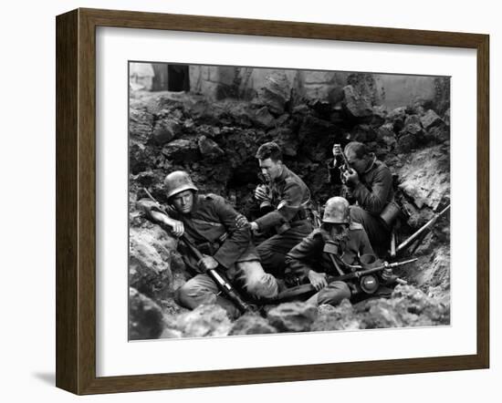 ALL QUIET ON THE WESTERN FRONT by Lewis Milestone with Ben Alexander, Lew Ayres, Louis Wolheim, 193-null-Framed Photo