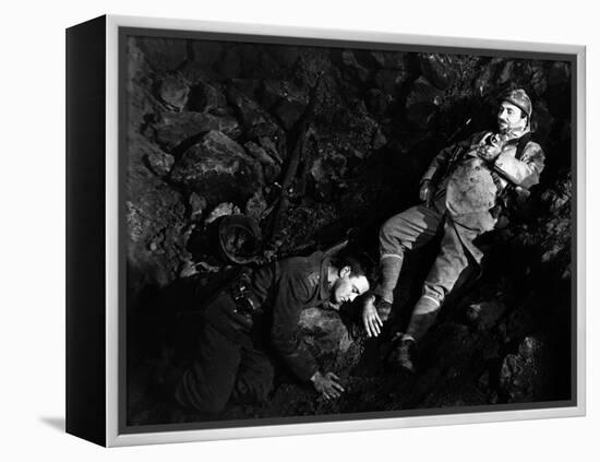 ALL QUIET ON THE WESTERN FRONT by Lewis Milestone with Lew Ayres, Raymond Griffith, 1930 (b/w photo-null-Framed Stretched Canvas