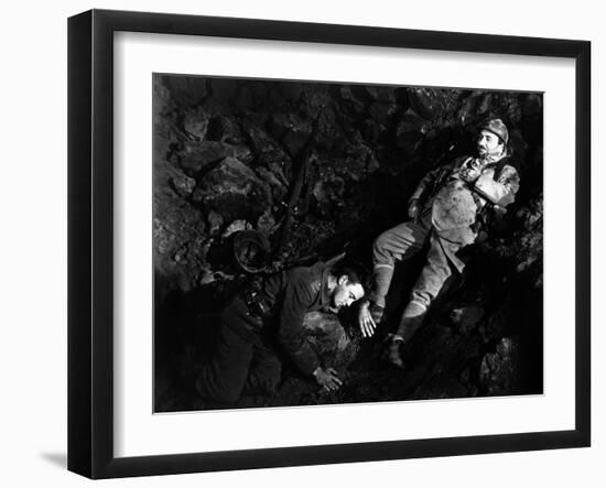 ALL QUIET ON THE WESTERN FRONT by Lewis Milestone with Lew Ayres, Raymond Griffith, 1930 (b/w photo-null-Framed Photo