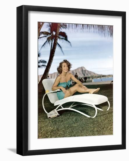 American actress Joan Crawford (1904 - 1977) in the 40s (photo)-null-Framed Photo