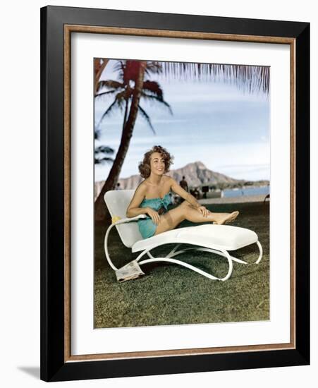 American actress Joan Crawford (1904 - 1977) in the 40s (photo)-null-Framed Photo