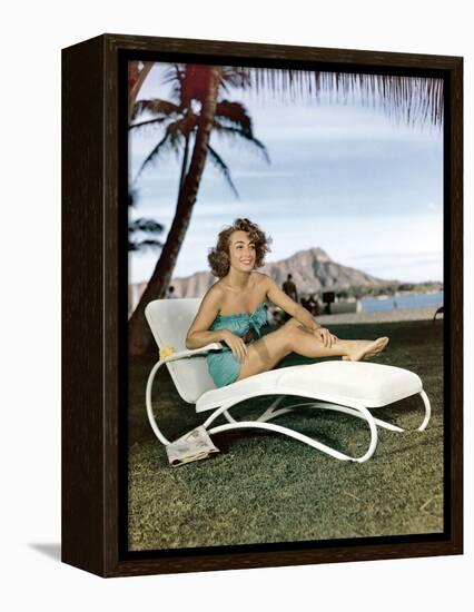 American actress Joan Crawford (1904 - 1977) in the 40s (photo)-null-Framed Stretched Canvas