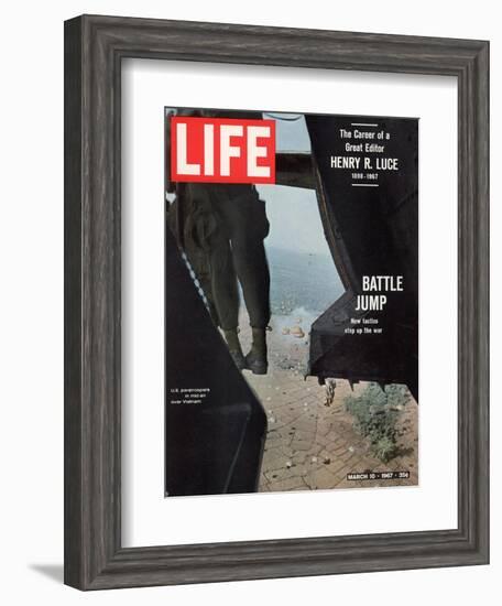 American Paratroopers, 2nd Batt. 503rd Inf. Reg 173rd Airborne Brigade, Vietnam War, March 10, 1967-Co Rentmeester-Framed Photographic Print