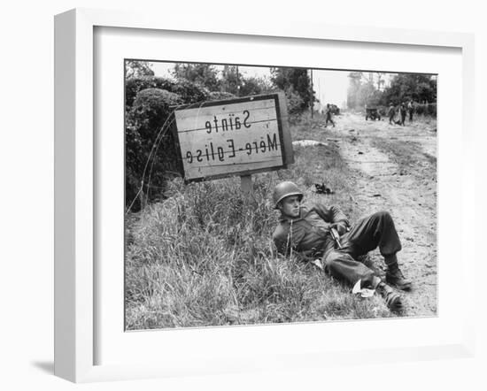 American Soldier Elmer Habbs of Delaware Resting as Troops Advance in Allied Invasion of Normandy-Bob Landry-Framed Photographic Print