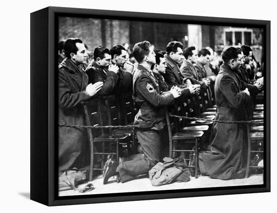 American Soldiers are Seen at Prayer During a Catholic Mass on Thanksgiving Day-null-Framed Premier Image Canvas