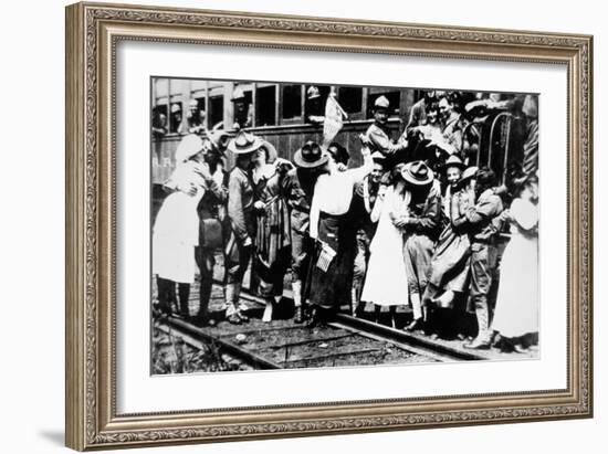 American Soldiers of the 62nd Regiment Kiss the Girls Goodbye as They Leave for Europe, August 1917-American Photographer-Framed Photographic Print