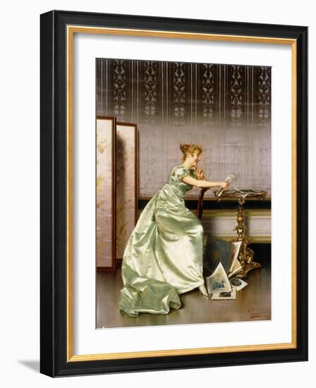 An Elegant Lady Admiring a Portfolio of Prints-Vittorio Reggianini-Framed Giclee Print