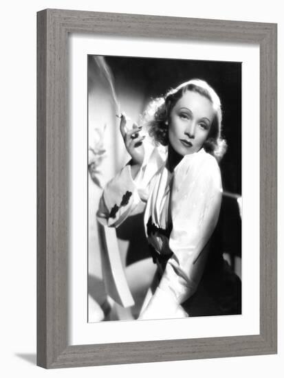 Ange Angel De Ernstlubitsch Avec Marlene Dietrich 1937-null-Framed Photo