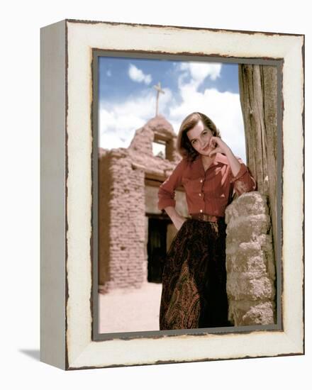 Angie Dickinson sur le tournage du film RIO BRAVO, 1959 film On the set, Angie Dickinson (photo)-null-Framed Stretched Canvas