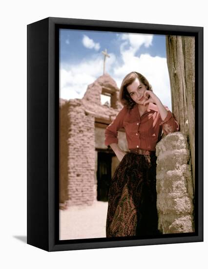 Angie Dickinson sur le tournage du film RIO BRAVO, 1959 film On the set, Angie Dickinson (photo)-null-Framed Stretched Canvas