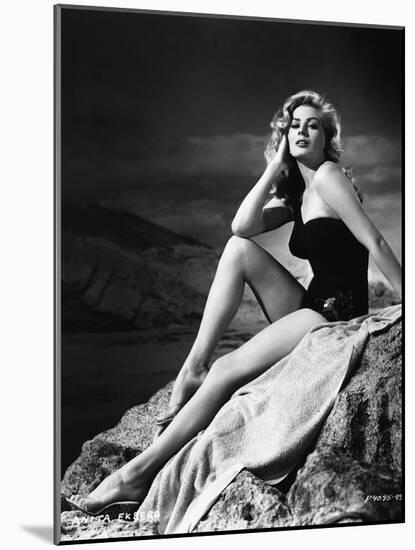 Anita Ekberg Hollywood sex symbol actress (b/w photo)-null-Mounted Photo