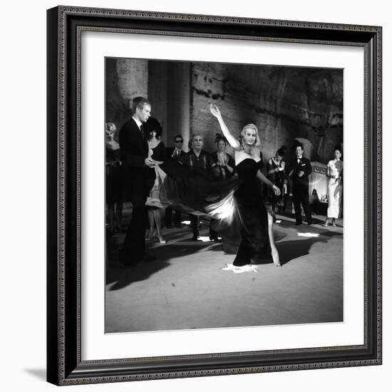 Anita Ekberg, La Dolce Vita, Federico Fellini, 1960 (b/w photo)-null-Framed Photo