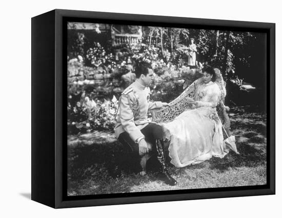 ANNA KARENINA, 1948 directed by JULIEN DUVIVIER Kieron Moore and Vivien Leigh (b/w photo)-null-Framed Stretched Canvas