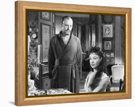 ANNA KARENINA, 1948 directed by JULIEN DUVIVIER Ralph Richardson and Vivien Leigh (b/w photo)-null-Framed Stretched Canvas