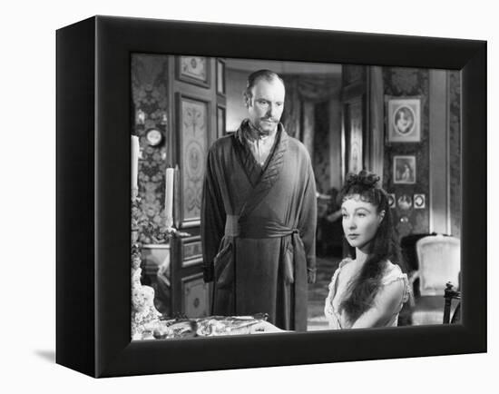 ANNA KARENINA, 1948 directed by JULIEN DUVIVIER Ralph Richardson and Vivien Leigh (b/w photo)-null-Framed Stretched Canvas