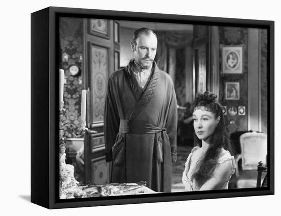 ANNA KARENINA, 1948 directed by JULIEN DUVIVIER Ralph Richardson and Vivien Leigh (b/w photo)-null-Framed Stretched Canvas