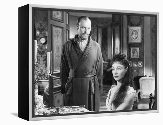 ANNA KARENINA, 1948 directed by JULIEN DUVIVIER Ralph Richardson and Vivien Leigh (b/w photo)-null-Framed Stretched Canvas