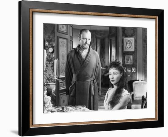 ANNA KARENINA, 1948 directed by JULIEN DUVIVIER Ralph Richardson and Vivien Leigh (b/w photo)-null-Framed Photo