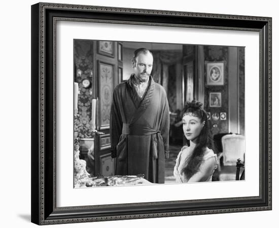 ANNA KARENINA, 1948 directed by JULIEN DUVIVIER Ralph Richardson and Vivien Leigh (b/w photo)-null-Framed Photo