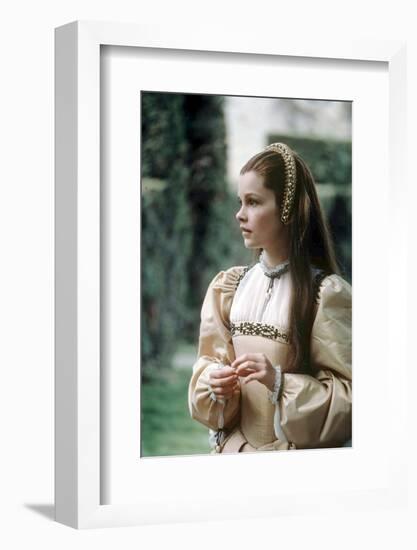 ANNA OF THE THOUSAND DAYS, 1969 directed by CHARLES JARROTT Genevieve Bujold (photo)-null-Framed Photo