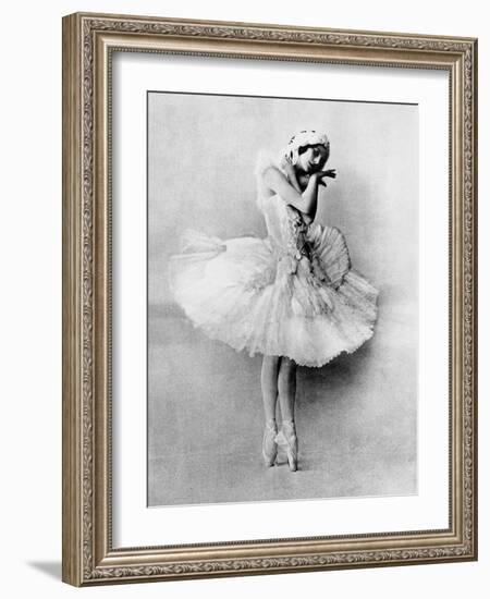 Anna Pavlova in the Role of the Dying Swan, C.1905-null-Framed Photographic Print