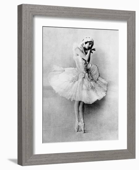 Anna Pavlova in the Role of the Dying Swan, C.1905-null-Framed Photographic Print