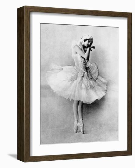 Anna Pavlova in the Role of the Dying Swan, C.1905-null-Framed Photographic Print