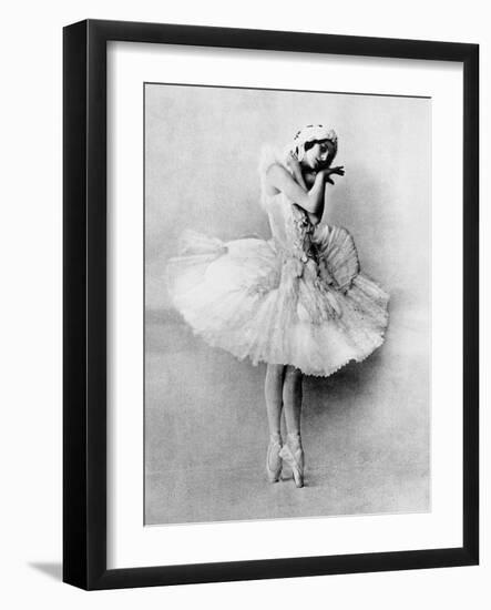 Anna Pavlova in the Role of the Dying Swan, C.1905-null-Framed Photographic Print
