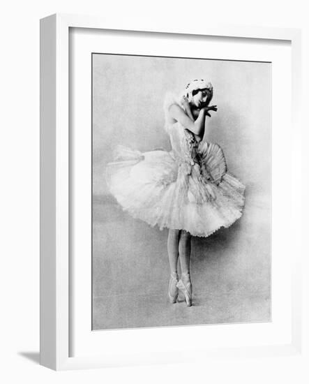 Anna Pavlova in the Role of the Dying Swan, C.1905-null-Framed Photographic Print