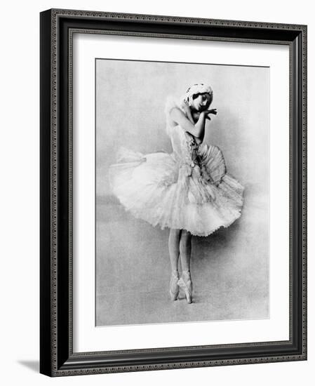 Anna Pavlova in the Role of the Dying Swan, C.1905--Framed Photographic Print