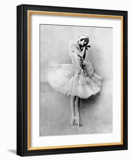 Anna Pavlova in the Role of the Dying Swan, C.1905-null-Framed Photographic Print