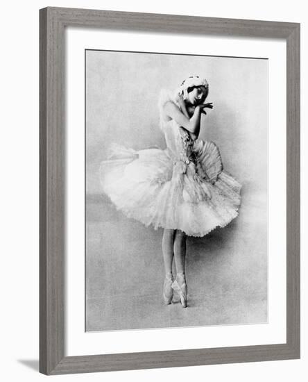 Anna Pavlova in the Role of the Dying Swan, C.1905-null-Framed Photographic Print