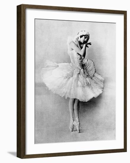 Anna Pavlova in the Role of the Dying Swan, C.1905-null-Framed Photographic Print