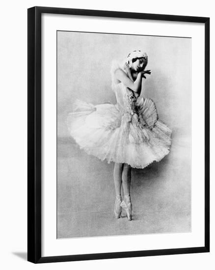 Anna Pavlova in the Role of the Dying Swan, C.1905-null-Framed Photographic Print