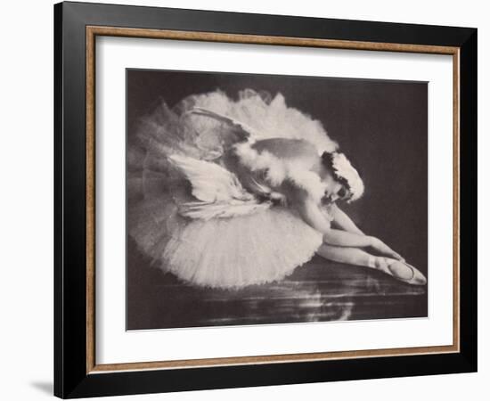 Anna Pavlova in 'The Swan'-null-Framed Photographic Print