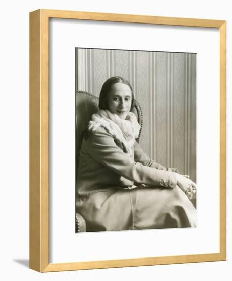 Anna Pavlova, Prima Ballerina of the Imperial Theatre in St Petersburg-null-Framed Photo