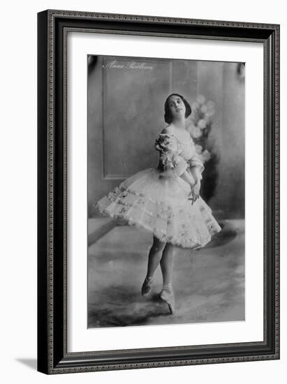 Anna Pavlova, Russian Ballerina, 1910S-null-Framed Giclee Print