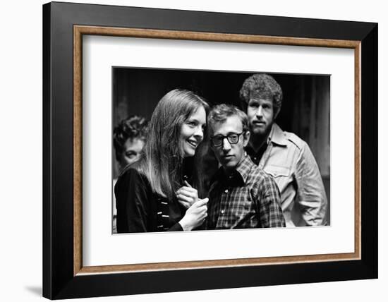 ANNIE HALL, 1977 directed by Woody Allen Diane Keaton, Woody Allen and Tony Roberts (b/w photo)-null-Framed Photo