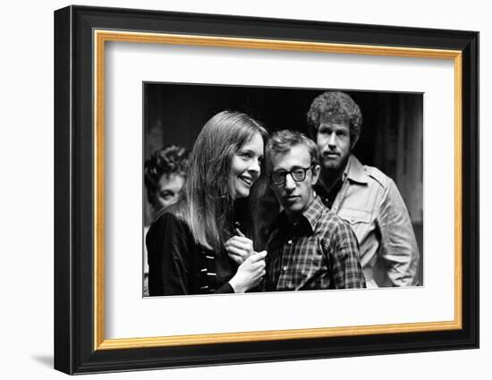 ANNIE HALL, 1977 directed by Woody Allen Diane Keaton, Woody Allen and Tony Roberts (b/w photo)-null-Framed Photo