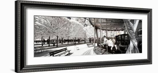 Another Look - Paris-Philippe Hugonnard-Framed Photographic Print