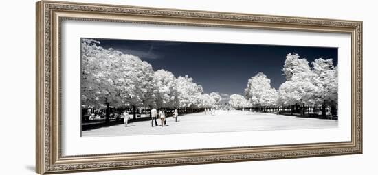 Another Look - Paris-Philippe Hugonnard-Framed Photographic Print