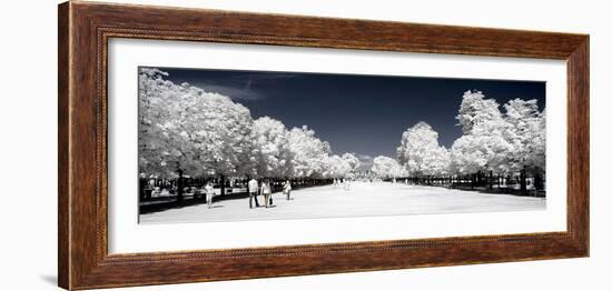 Another Look - Paris-Philippe Hugonnard-Framed Photographic Print