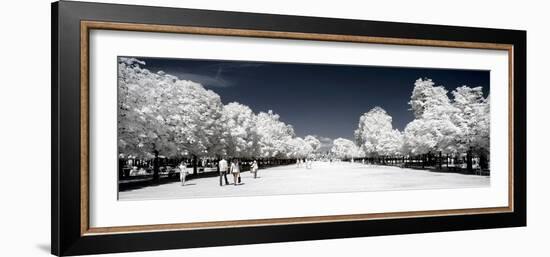 Another Look - Paris-Philippe Hugonnard-Framed Photographic Print