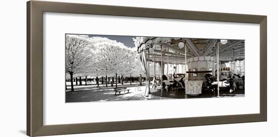 Another Look - Paris-Philippe Hugonnard-Framed Photographic Print