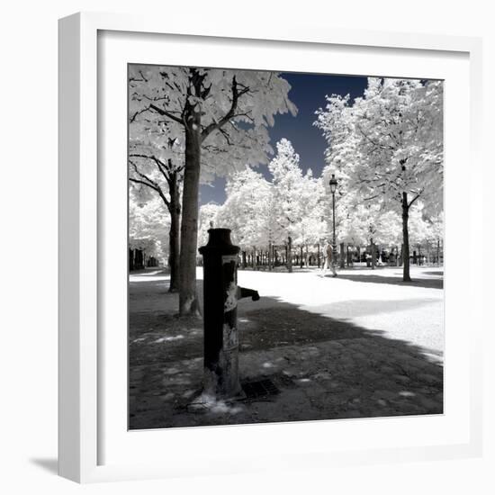 Another Look - Paris-Philippe Hugonnard-Framed Photographic Print