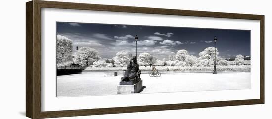 Another Look - Paris-Philippe Hugonnard-Framed Photographic Print